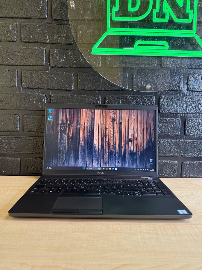 Ноутбук Dell Latitude 5500 15.6 Core i5-8365U 1.6 ГГц 8GB 256GB + Windows 11 Pro