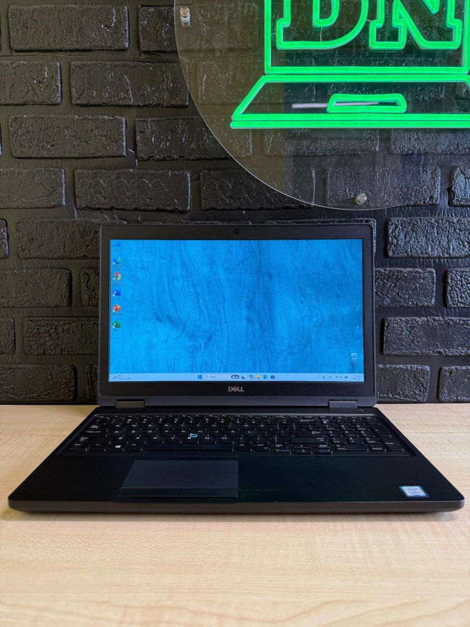 Ноутбук Dell Latitude 5590 15.6 Core i5-8250U 1.6 ГГц 8GB 256GB + Windows 11 Pro